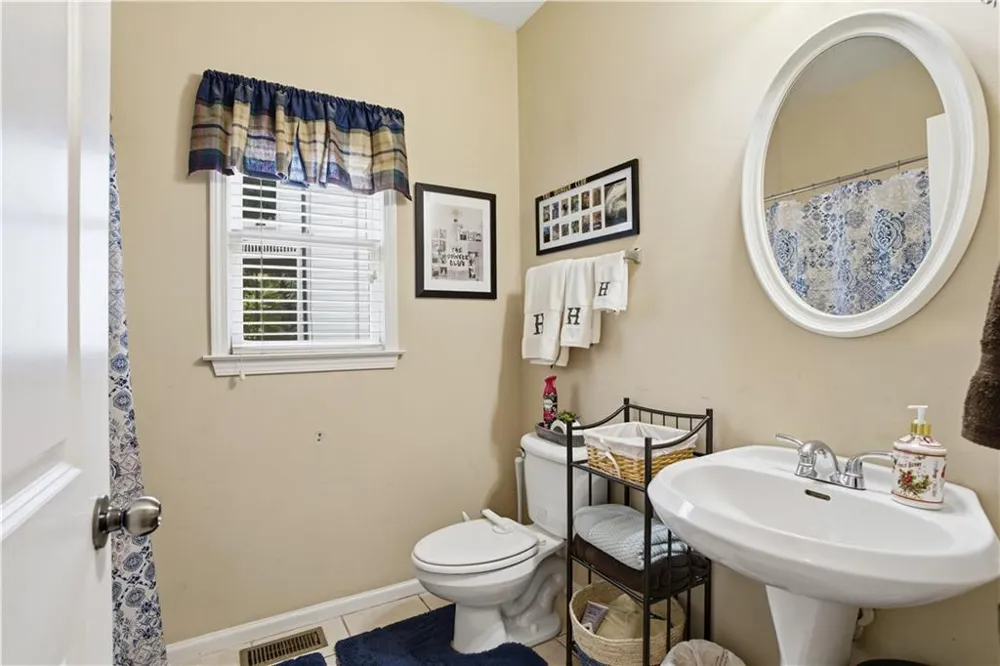 12 Laurel Way NE White, GA 30184