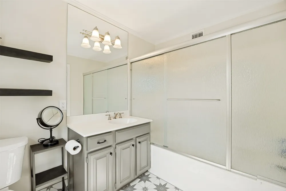 5950 Lindenshire Lane #107 Dallas, TX 75230