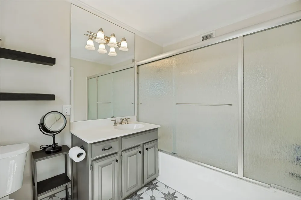 5950 Lindenshire Lane #107 Dallas, TX 75230