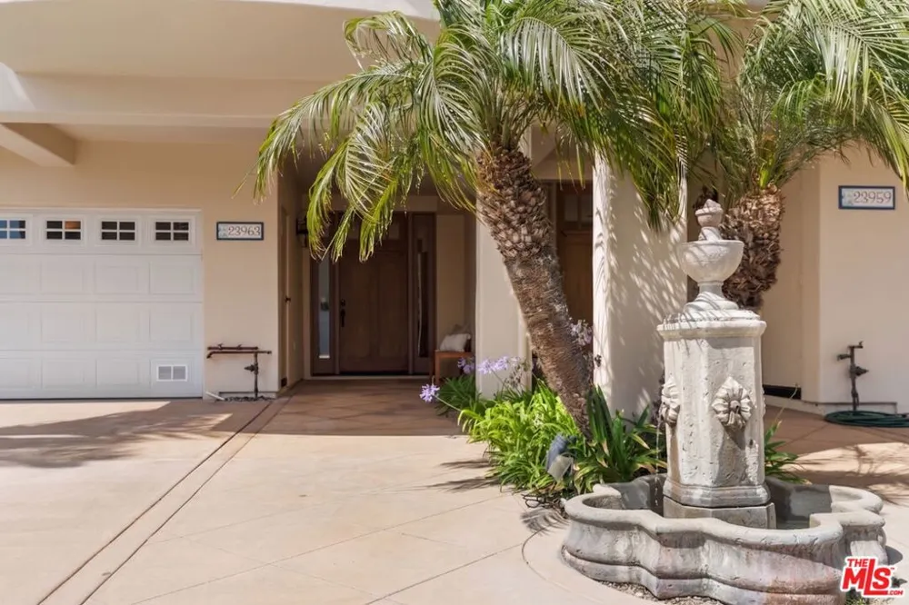 23963 De Ville Way Malibu, CA 90265