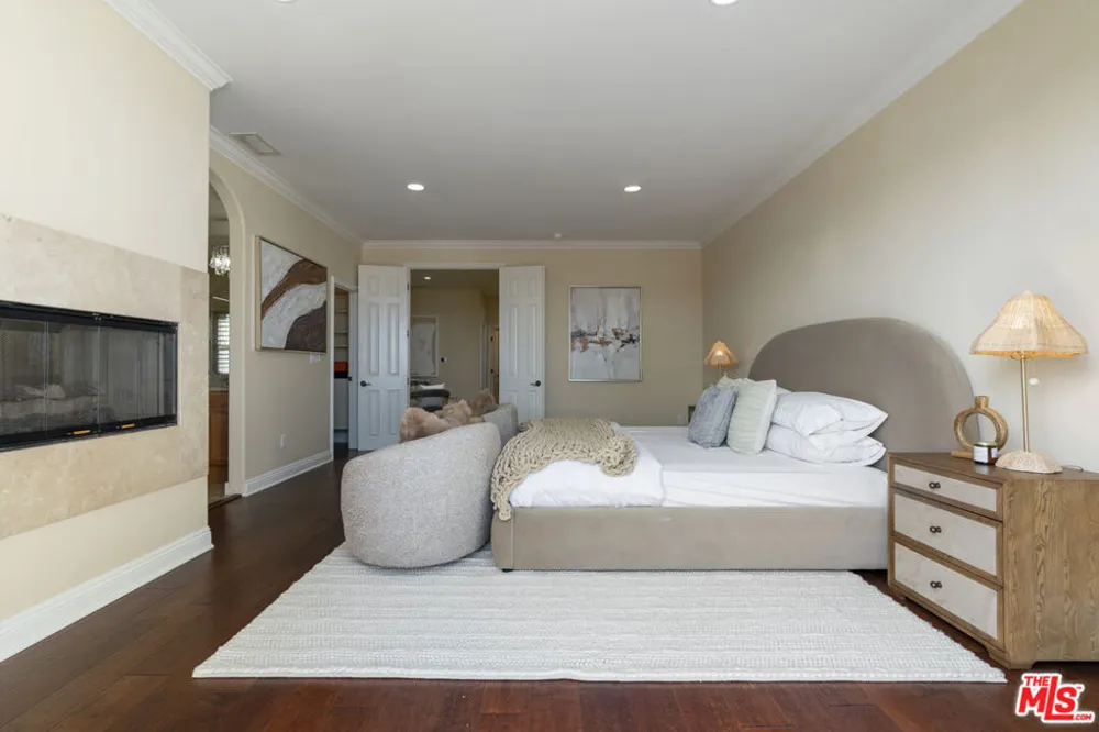 23963 De Ville Way Malibu, CA 90265