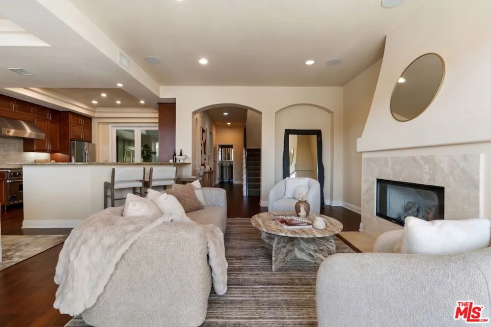 23963 De Ville Way Malibu, CA 90265