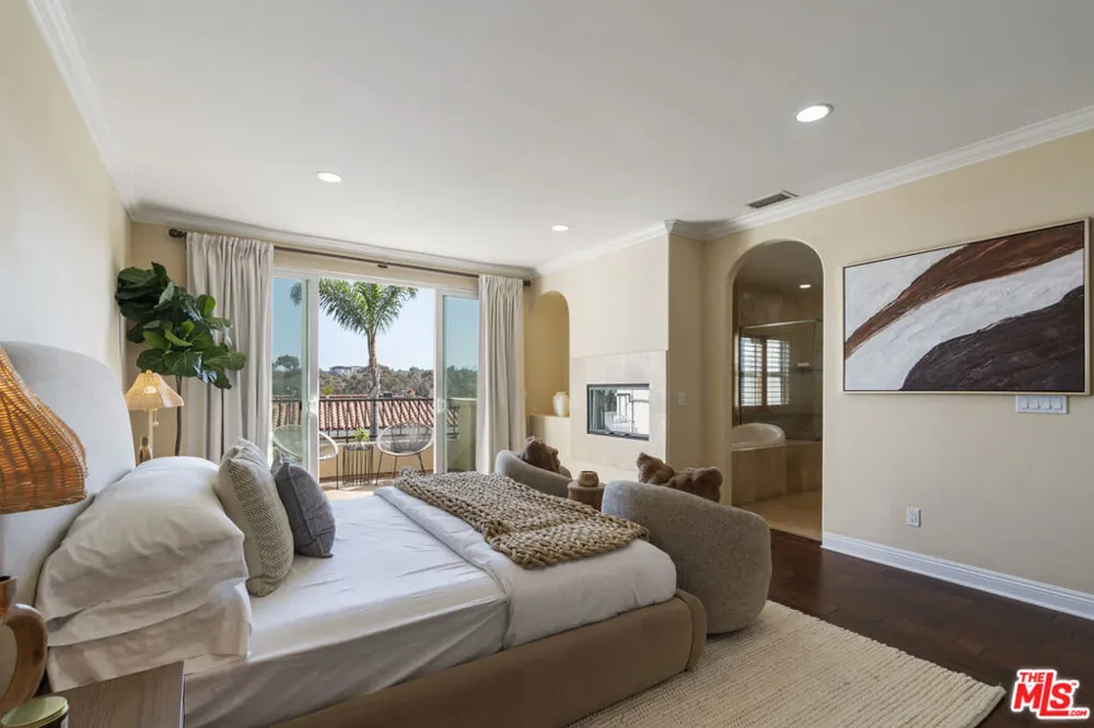 23963 De Ville Way Malibu, CA 90265