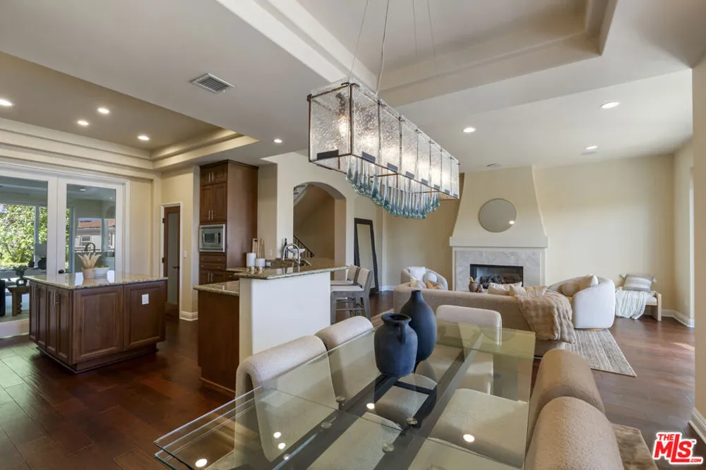23963 De Ville Way Malibu, CA 90265