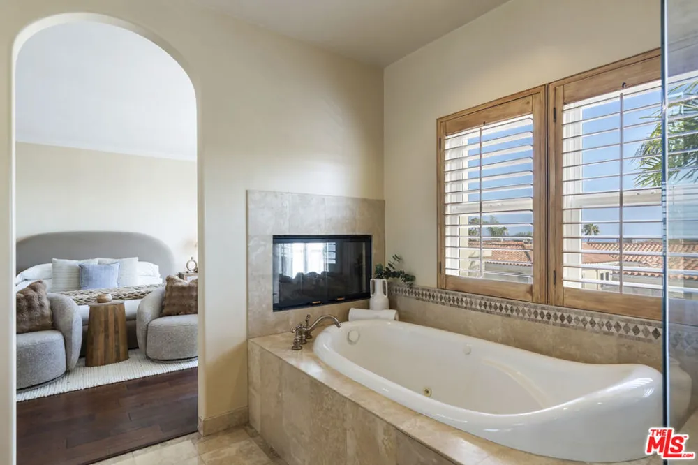 23963 De Ville Way Malibu, CA 90265