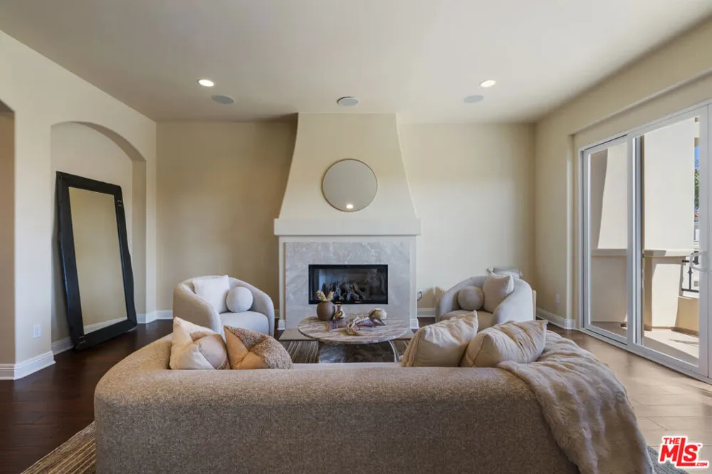 23963 De Ville Way Malibu, CA 90265