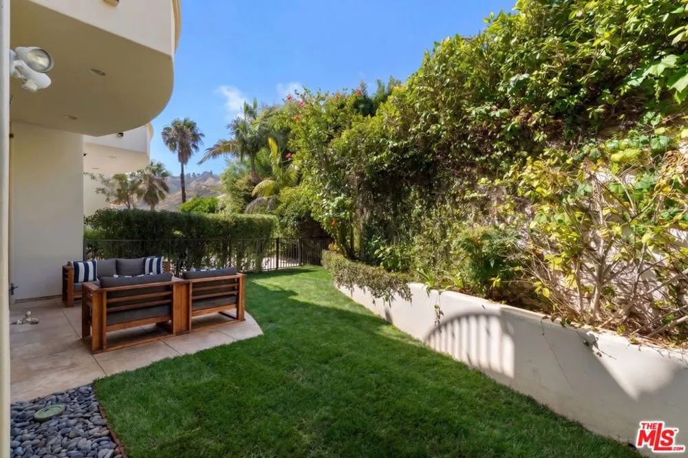23963 De Ville Way Malibu, CA 90265