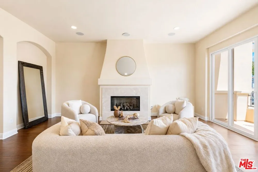 23963 De Ville Way Malibu, CA 90265