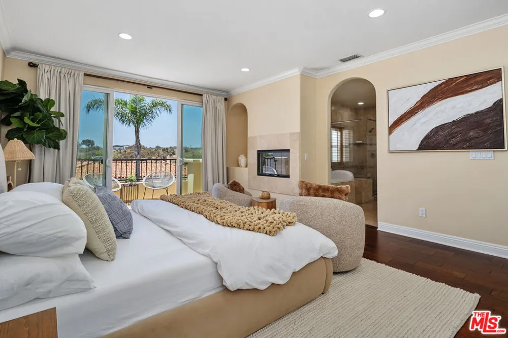 23963 De Ville Way Malibu, CA 90265