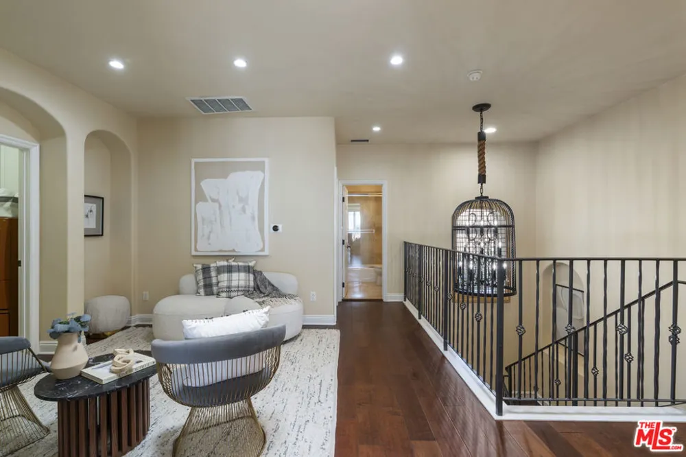 23963 De Ville Way Malibu, CA 90265