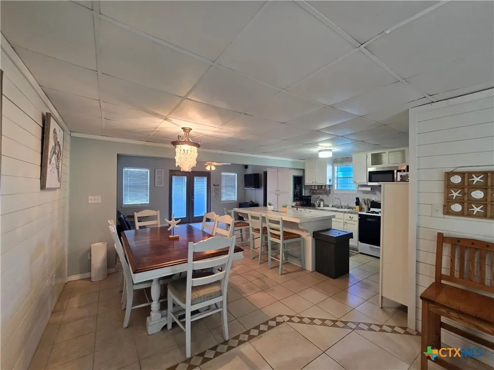 8 Mesquite Street Palacios, TX 77465