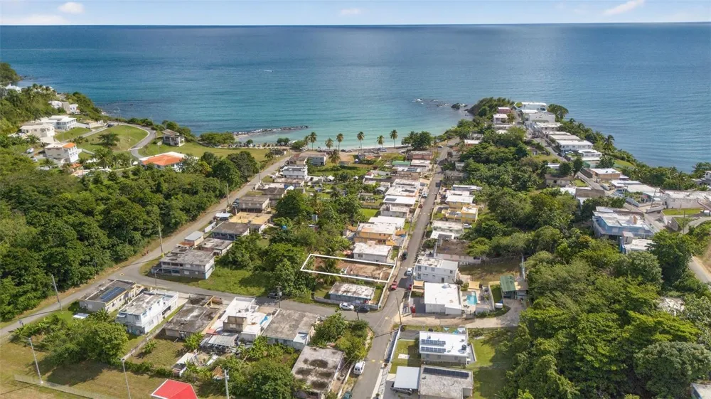 COMM. HUCARES 119 Naguabo, PR 00718