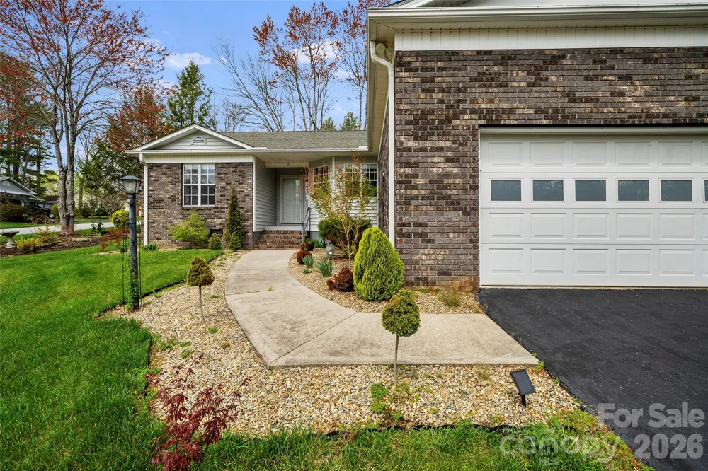 2 Manakiki Court Etowah, NC 28729