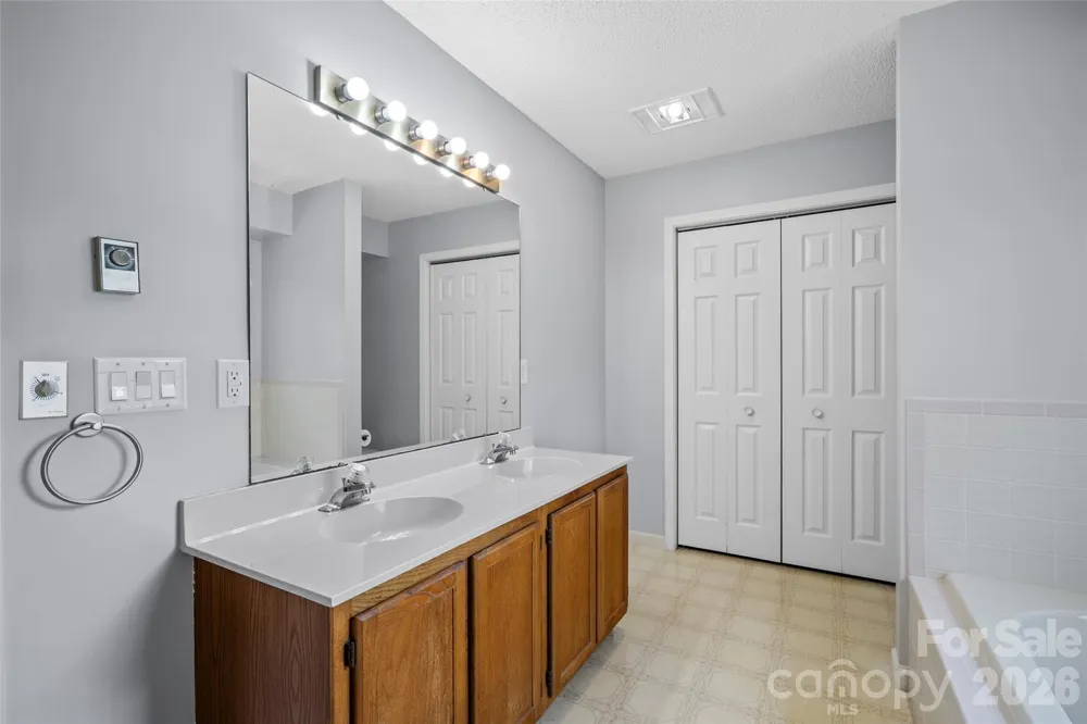 2 Manakiki Court Etowah, NC 28729