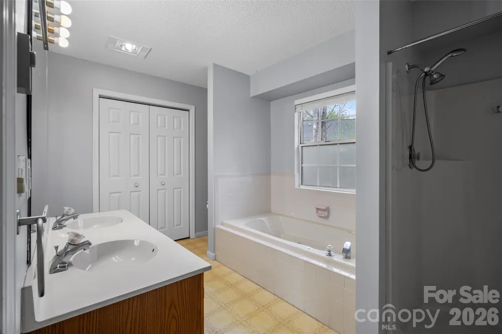2 Manakiki Court Etowah, NC 28729