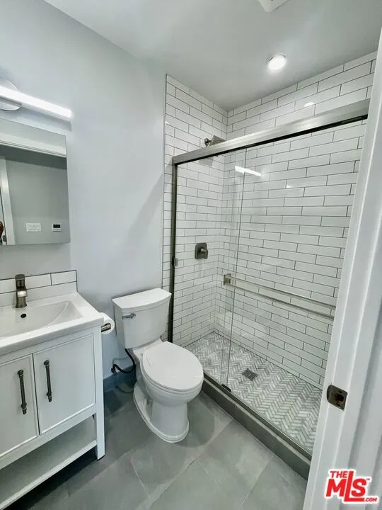2230 Delaware Avenue Santa Monica, CA 90404