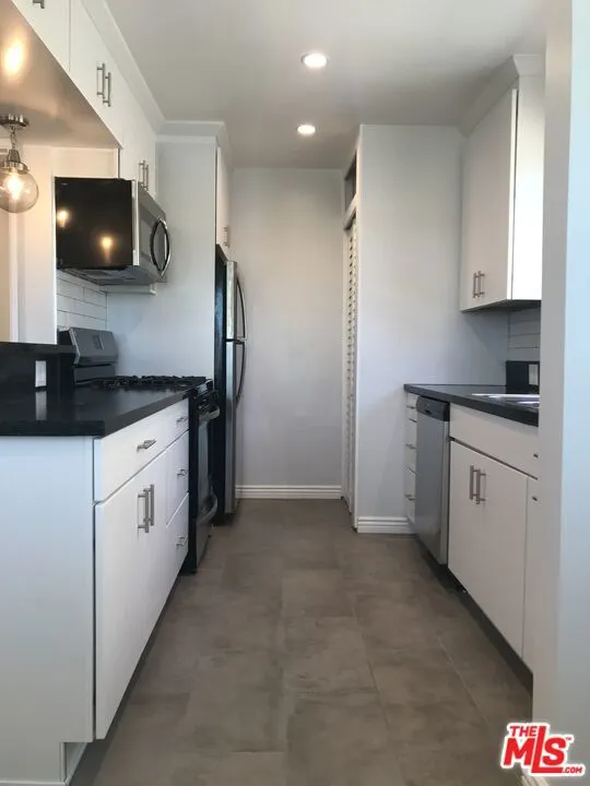 2230 Delaware Avenue Santa Monica, CA 90404