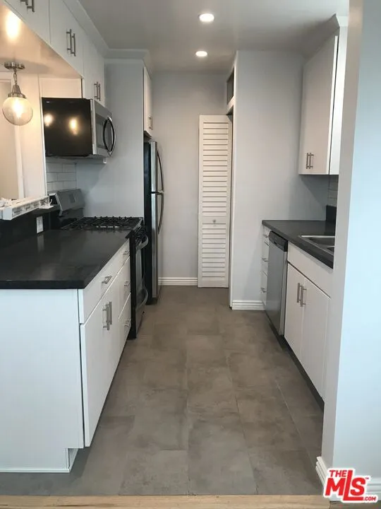 2230 Delaware Avenue Santa Monica, CA 90404