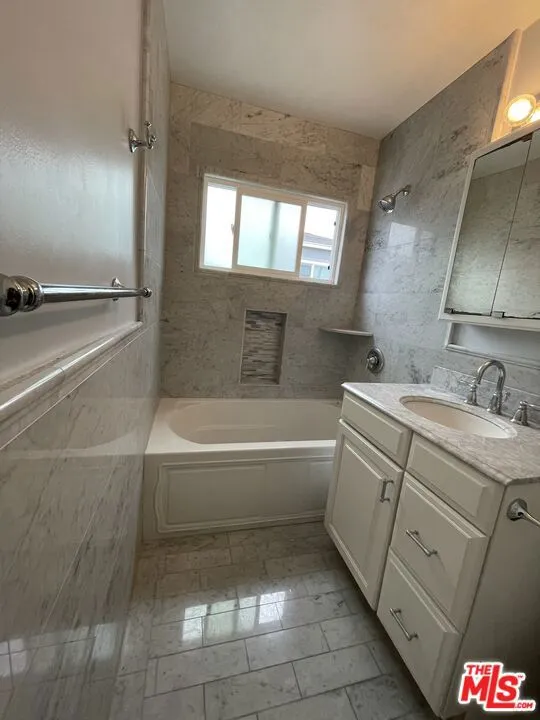 2230 Delaware Avenue Santa Monica, CA 90404