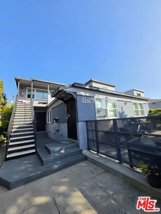 2230 Delaware Avenue Santa Monica, CA 90404