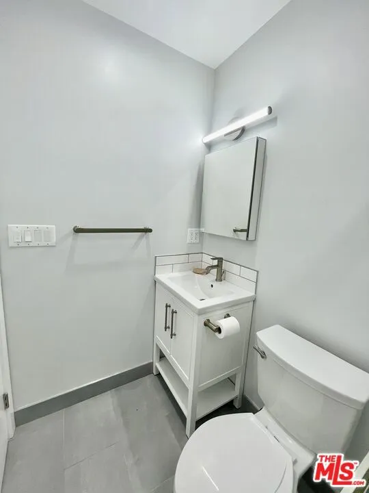 2230 Delaware Avenue Santa Monica, CA 90404