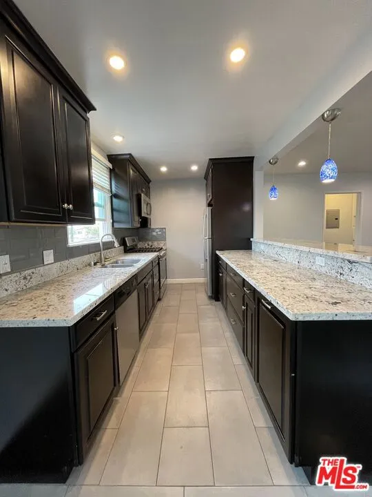2230 Delaware Avenue Santa Monica, CA 90404