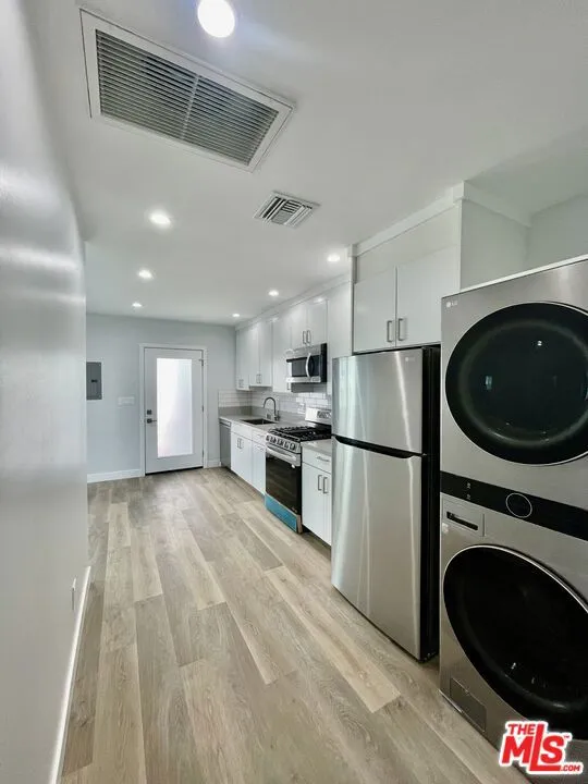 2230 Delaware Avenue Santa Monica, CA 90404