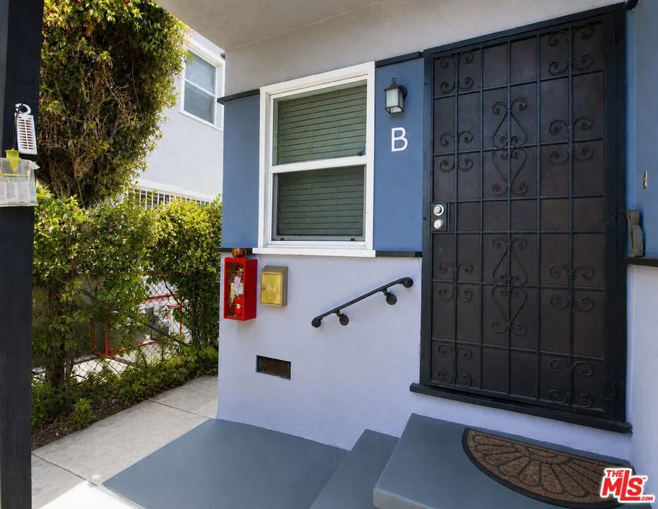 2230 Delaware Avenue Santa Monica, CA 90404