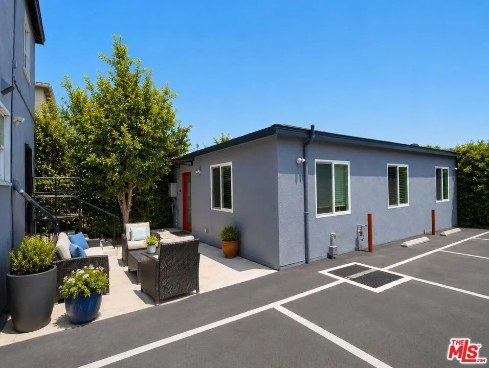 2230 Delaware Avenue Santa Monica, CA 90404