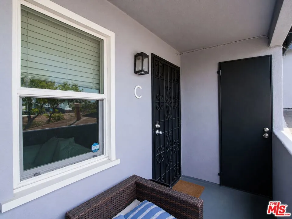 2230 Delaware Avenue Santa Monica, CA 90404