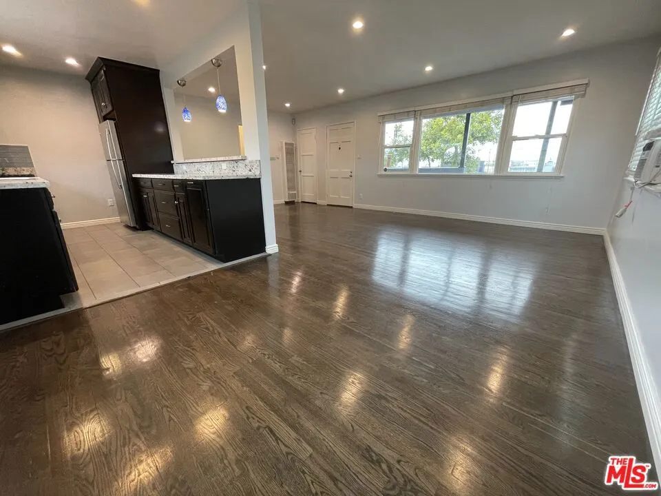 2230 Delaware Avenue Santa Monica, CA 90404