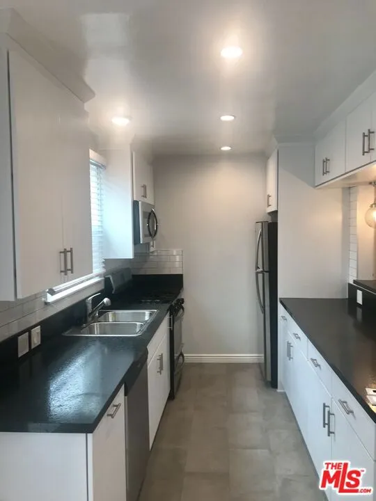 2230 Delaware Avenue Santa Monica, CA 90404
