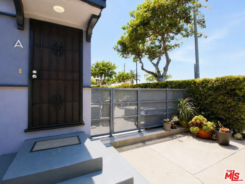 2230 Delaware Avenue Santa Monica, CA 90404