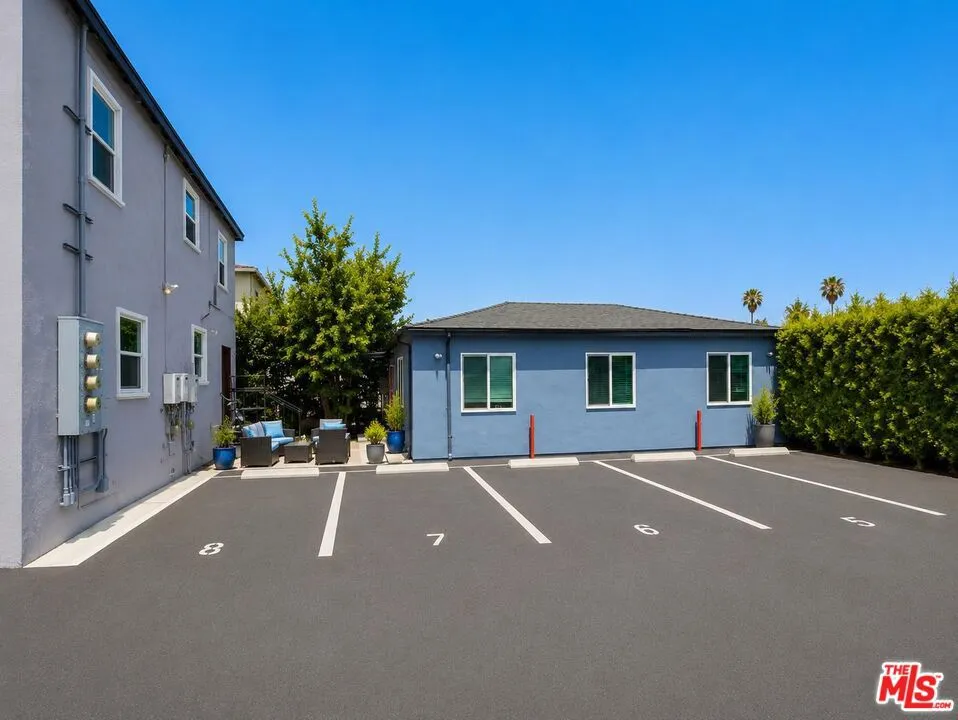 2230 Delaware Avenue Santa Monica, CA 90404