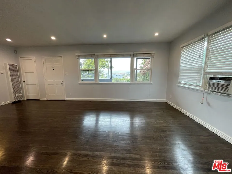 2230 Delaware Avenue Santa Monica, CA 90404