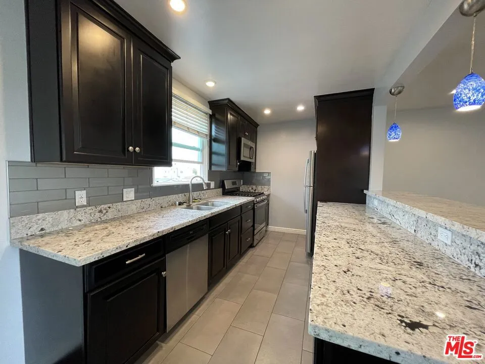 2230 Delaware Avenue Santa Monica, CA 90404