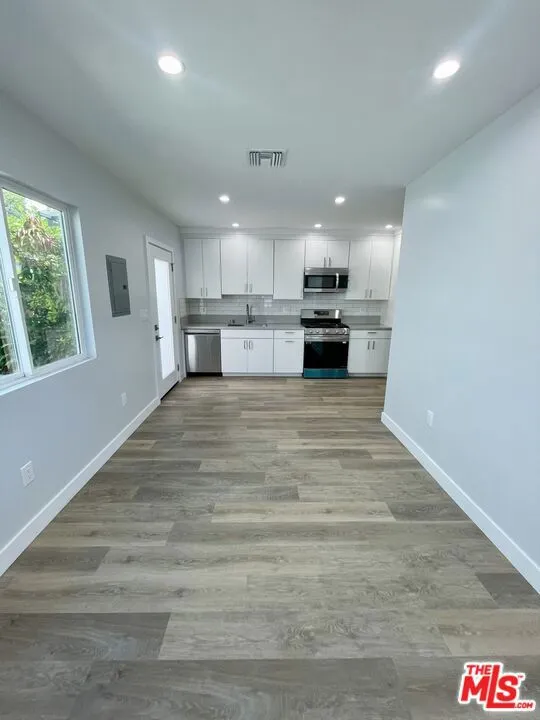 2230 Delaware Avenue Santa Monica, CA 90404