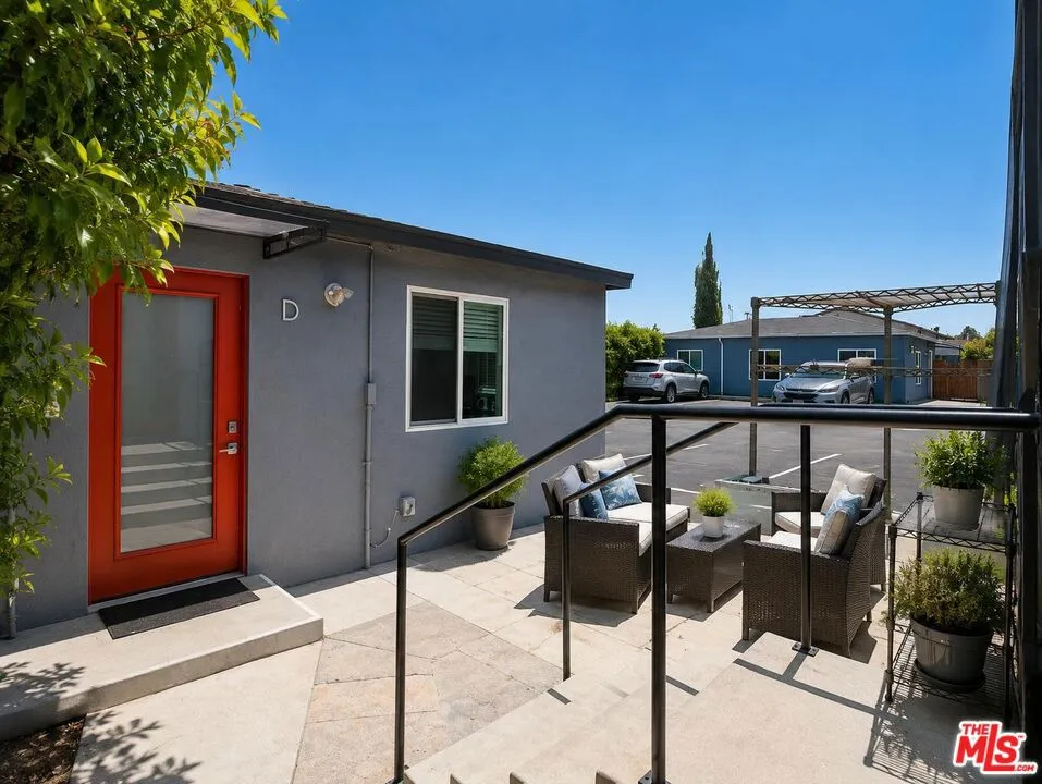 2230 Delaware Avenue Santa Monica, CA 90404