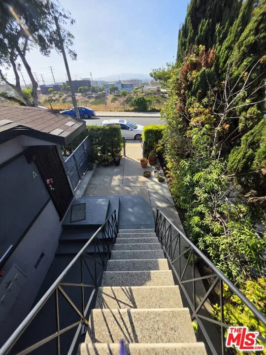 2230 Delaware Avenue Santa Monica, CA 90404
