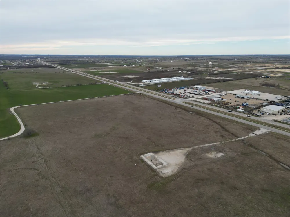 22 W US 380 Ponder, TX 76259