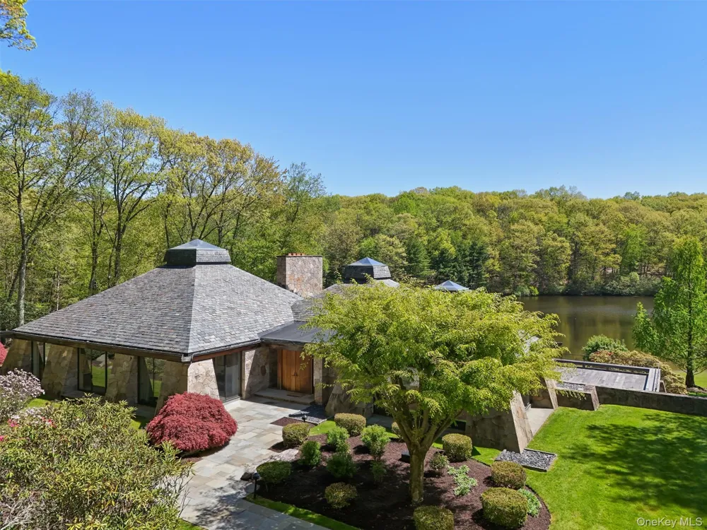 164 Eastwoods Road Pound Ridge, NY 10576