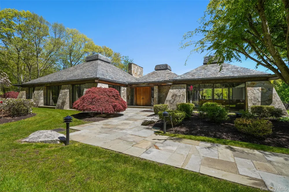 164 Eastwoods Road Pound Ridge, NY 10576