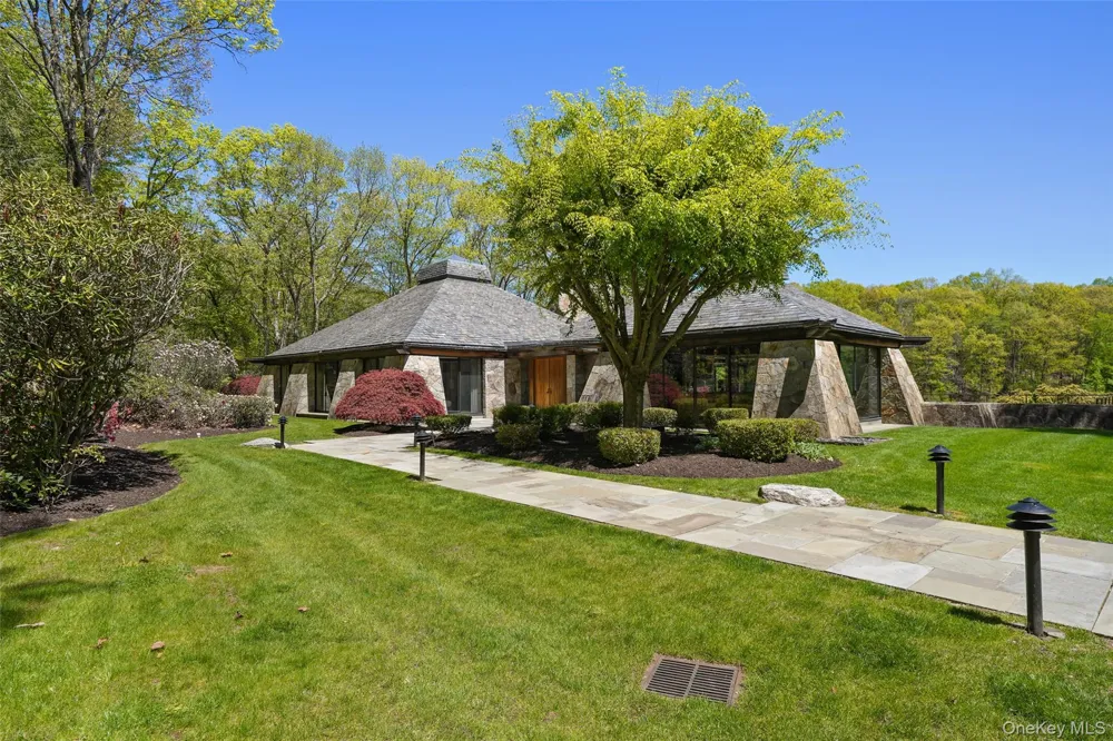 164 Eastwoods Road Pound Ridge, NY 10576