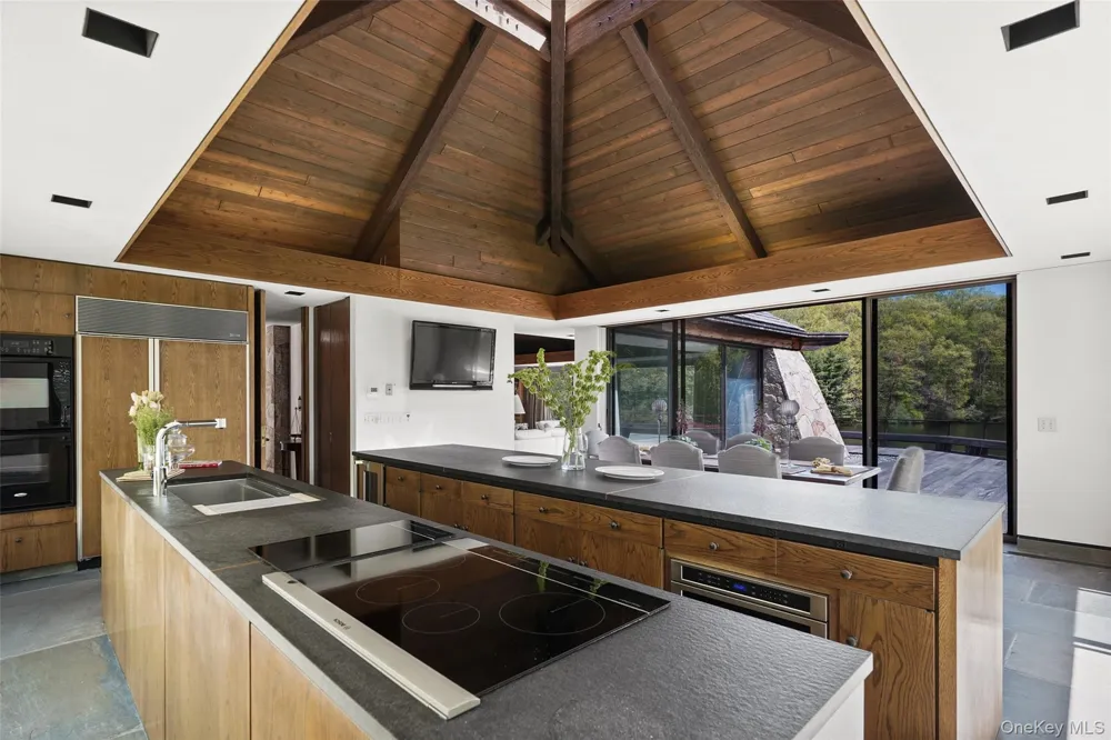 164 Eastwoods Road Pound Ridge, NY 10576