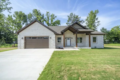 225 CHARIOT LN
