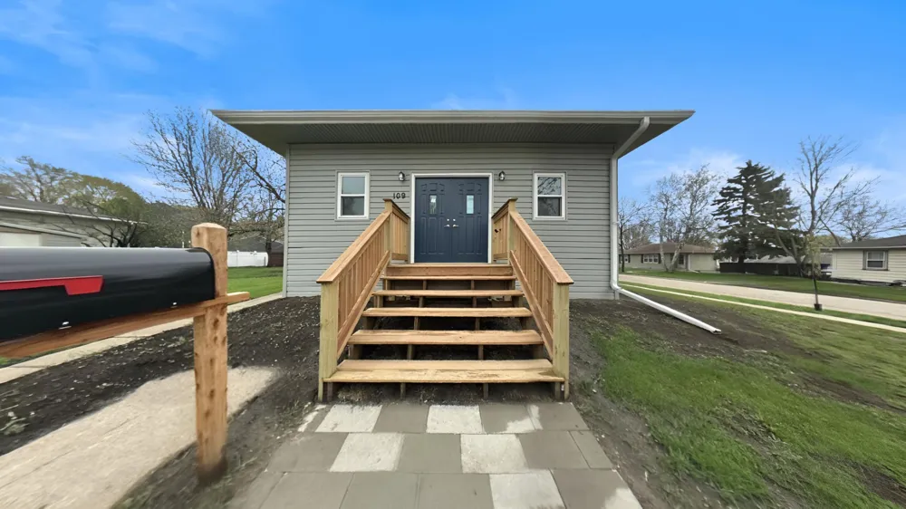 109 S Cottage Grove Avenue Luverne, MN 56156