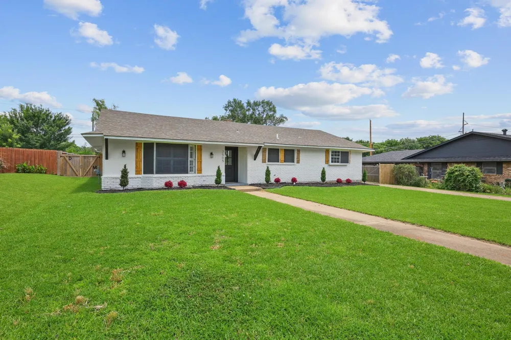 2505 Meadows Lane