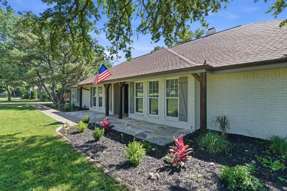835 Cross Timbers Drive