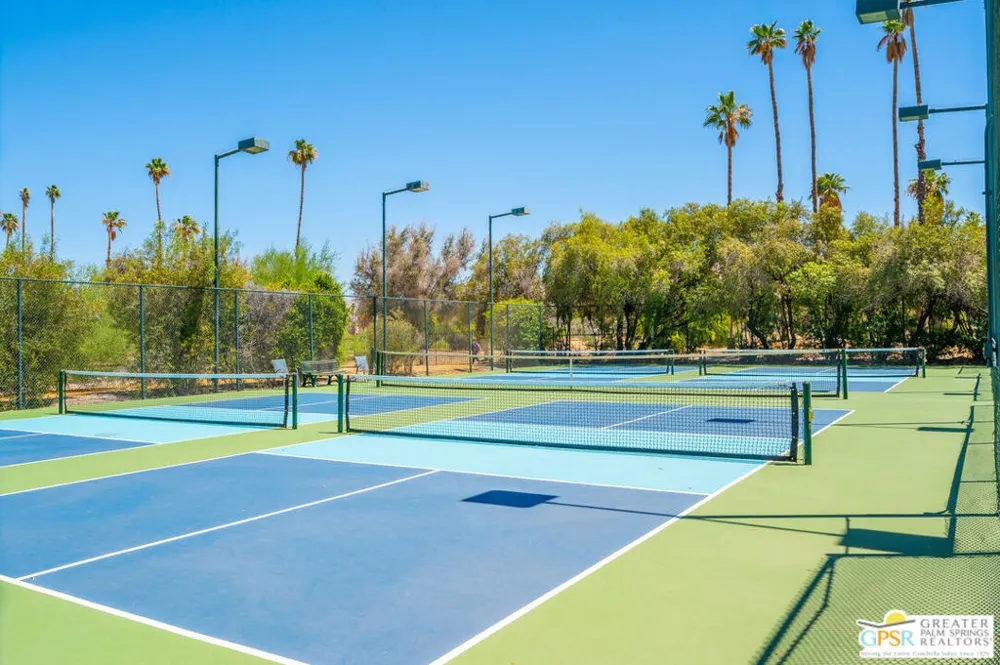 2149 Sunshine Circle Palm Springs, CA 92264