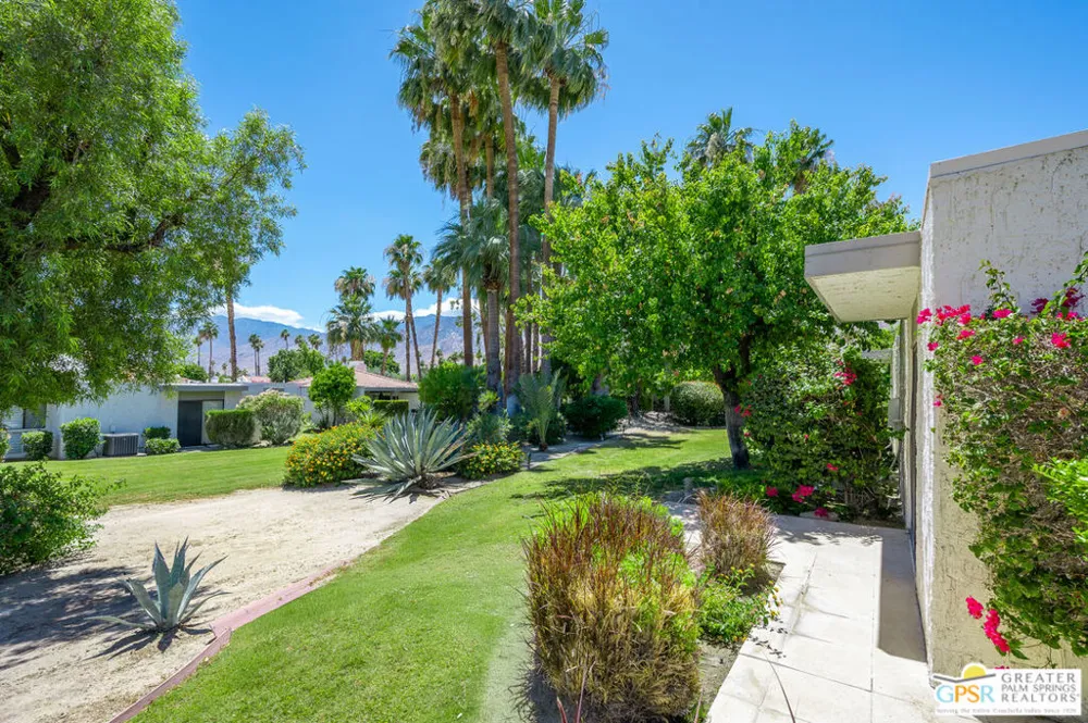2149 Sunshine Circle Palm Springs, CA 92264